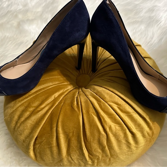 Navy Pumps - Picture 6 of 8